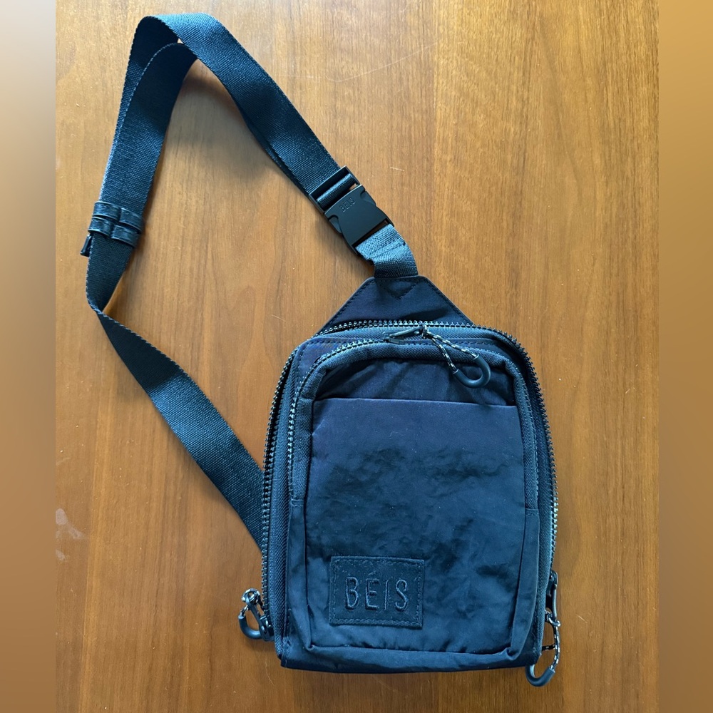 Beis Sport Sling in Black